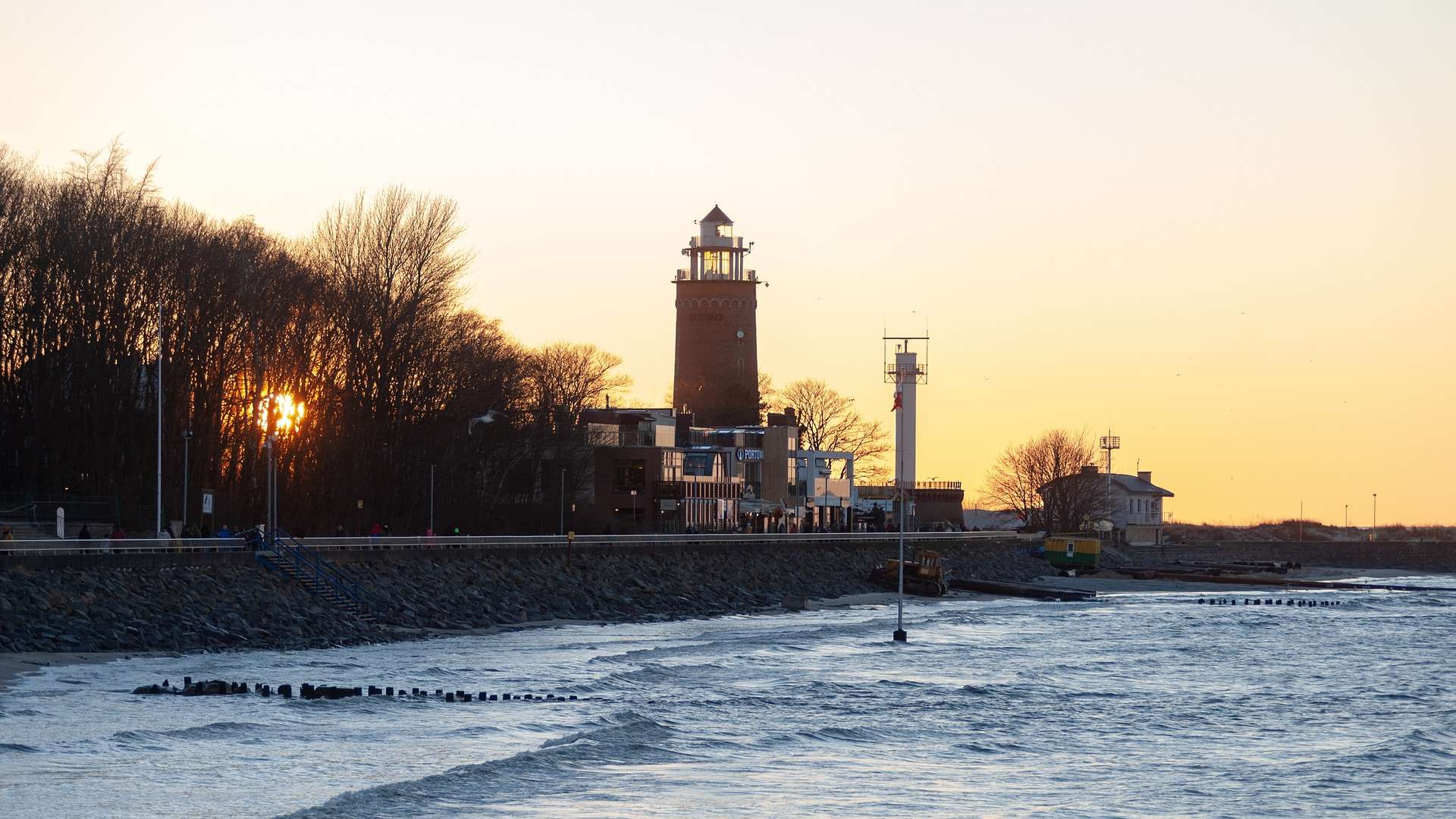 lighthouse-7039855_1920