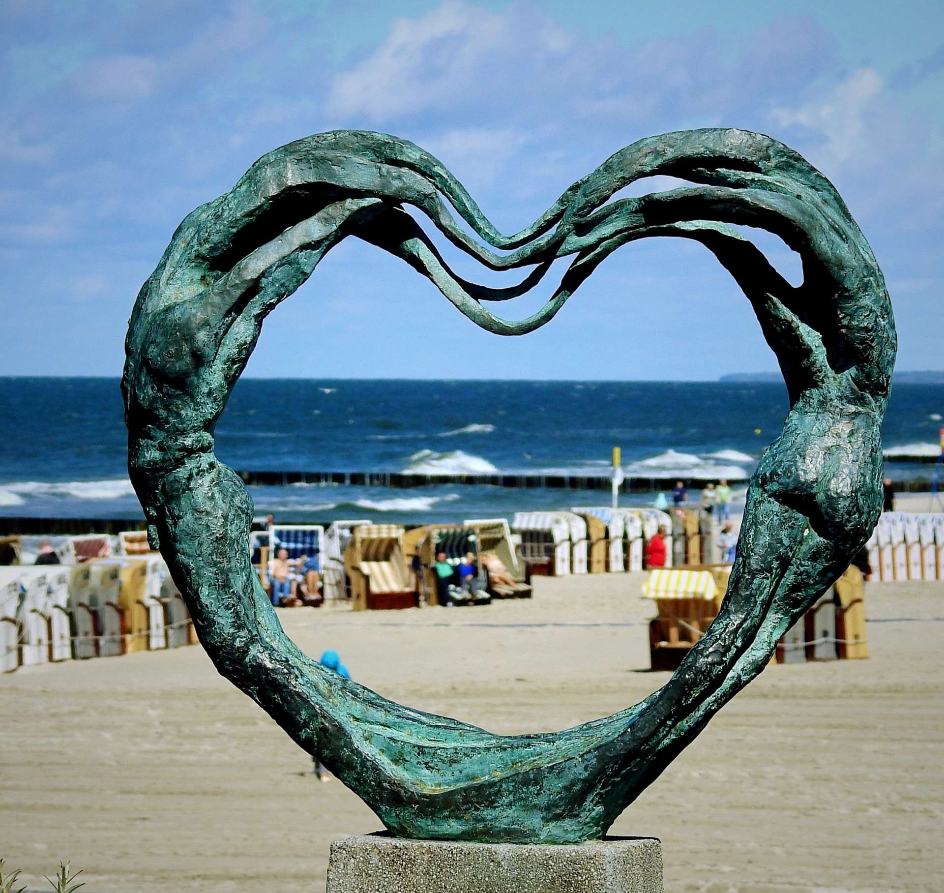 sculpture-3555179_1920