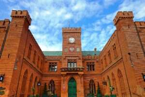 the-town-hall-3522136_1920